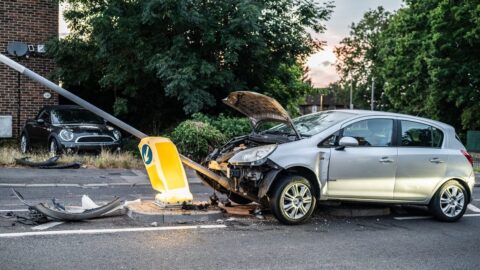 Novi Beograd: Golf udario u banderu na Bulevaru Heroja sa Košara